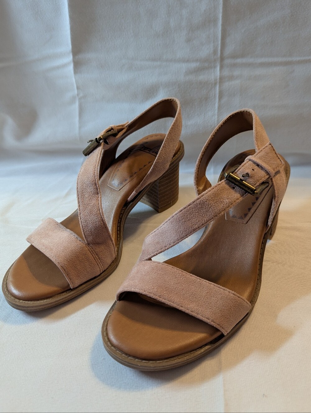Ladies Zodiac Ivy Pink Block Heel Strap Sandal Size 6